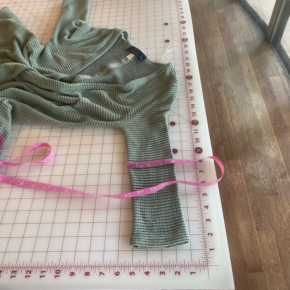 Blue Rain Francesca’s size small sea foam green boho knit comfy cardigan - Picture 12 of 16